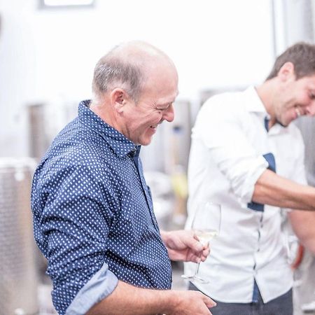 Weingut Kernwein Hotel Seinsheim Bagian luar foto