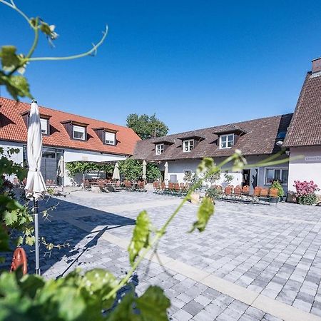 Weingut Kernwein Hotel Seinsheim Bagian luar foto